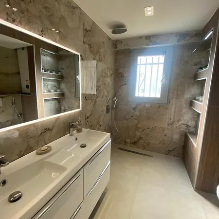 Apartment T4 - Proche Monaco A 250m De La - 3 Lits Doubles -6 Personnes