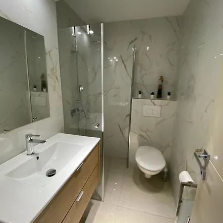 Apartment T4 - Proche Monaco A 250m De La - 3 Lits Doubles -6 Personnes *